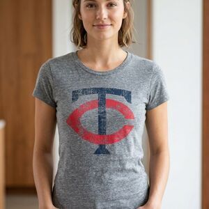 Fifth & Ocean Minnesota Twins Heather Grey Graphic Tee Women’s Medium GUC